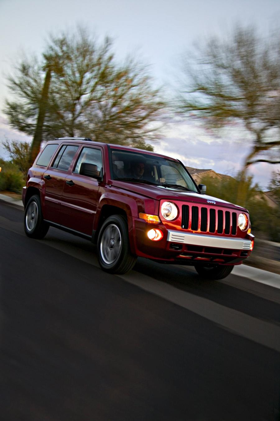  Jeep Patriot 2009 года  (фото 14 из 21)